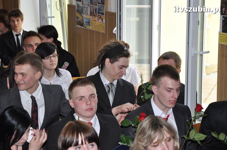 Zakończenie roku szkolnego klas III w szubińskim ogólniaku
