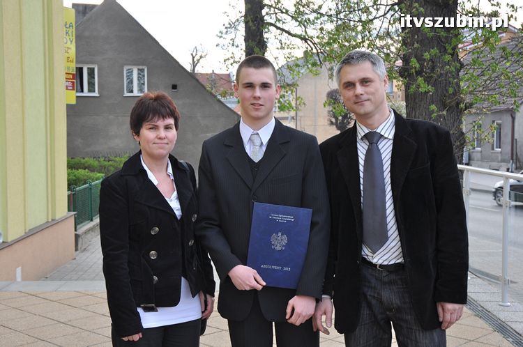 Zakończenie roku szkolnego klas III w szubińskim ogólniaku