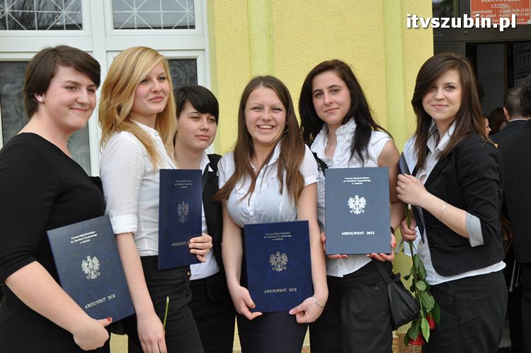 Zakończenie roku szkolnego klas III w szubińskim ogólniaku