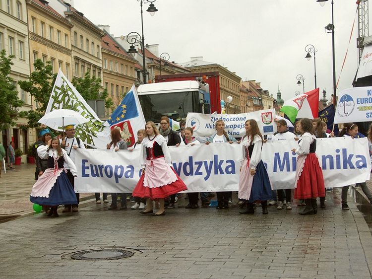 Młodzi szubinianie na czele Parady Schumana