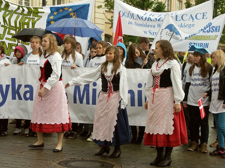 Młodzi szubinianie na czele Parady Schumana