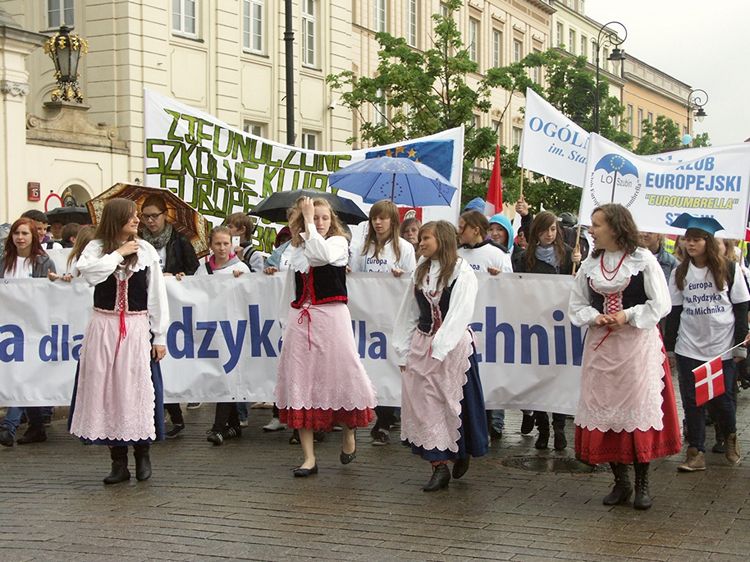 Młodzi szubinianie na czele Parady Schumana
