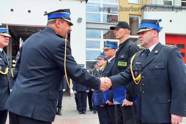 Uroczysty apel z okazji Dnia Strażaka i XX Lecia PSP