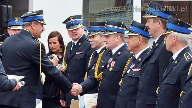 Uroczysty apel z okazji Dnia Strażaka i XX Lecia PSP