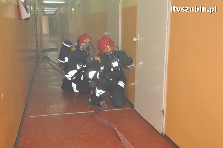 Ewakuowano uczniów i nauczycieli ZSS w Szubinie
