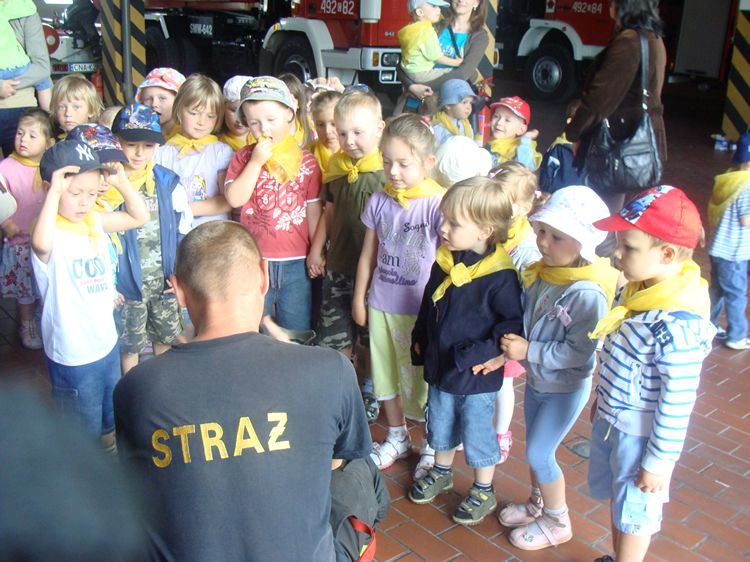 Przedszkolaki ze Słoneczka u strażaków