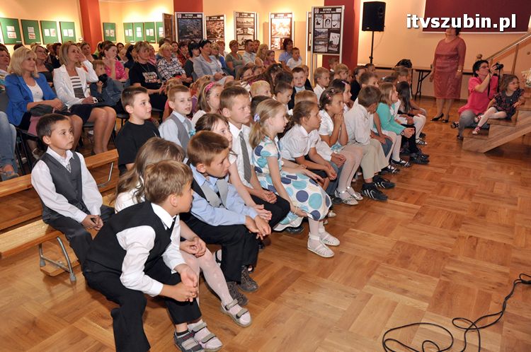 Pierwszaki z jedynki swoim Mamusiom