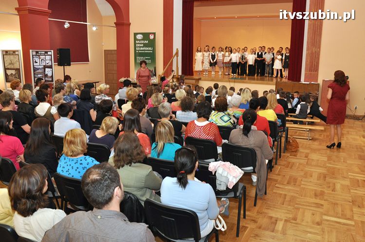 Pierwszaki z jedynki swoim Mamusiom