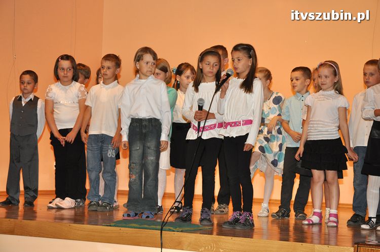 Pierwszaki z jedynki swoim Mamusiom