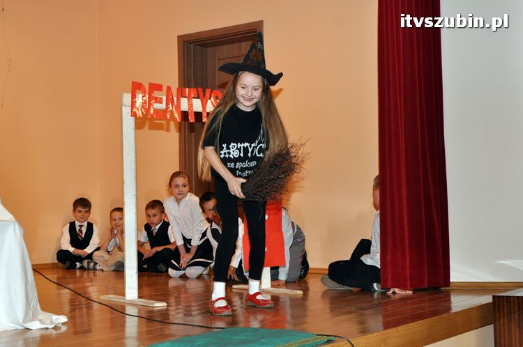 Pierwszaki z jedynki swoim Mamusiom