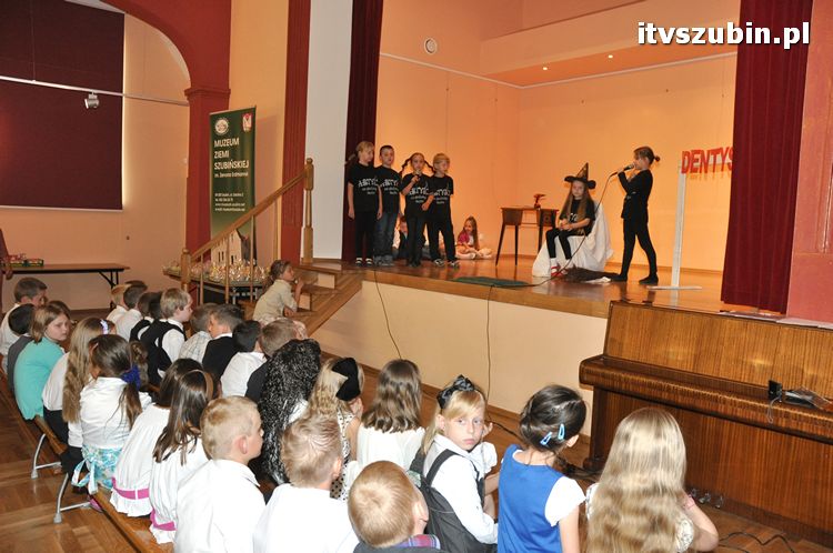 Pierwszaki z jedynki swoim Mamusiom