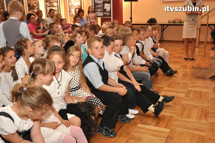Pierwszaki z jedynki swoim Mamusiom