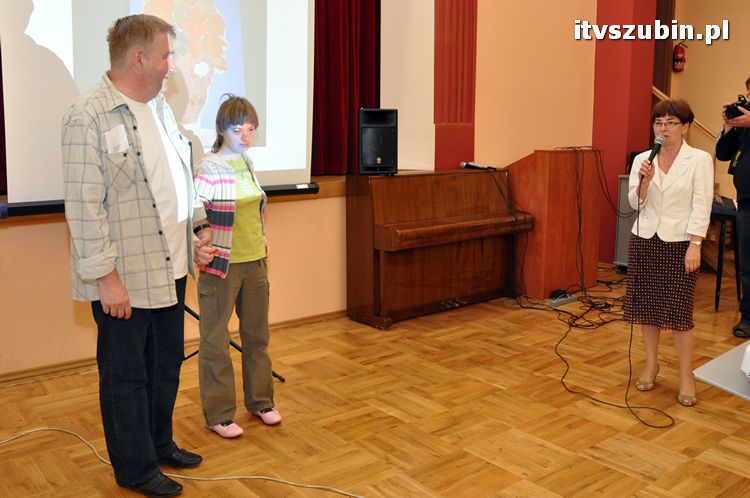 Uroczyste wręczenie nagród w konkursie plastycznym pn. ?Moja mama, mój tata i ja?