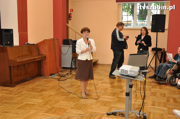 Uroczyste wręczenie nagród w konkursie plastycznym pn. ?Moja mama, mój tata i ja?