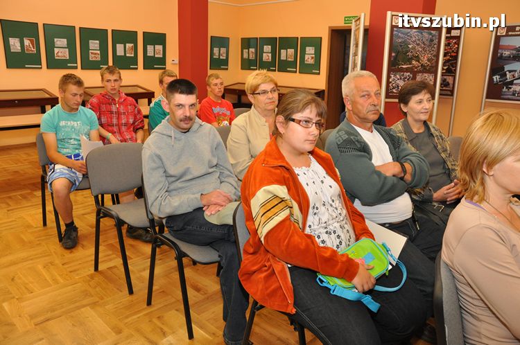 Uroczyste wręczenie nagród w konkursie plastycznym pn. ?Moja mama, mój tata i ja?