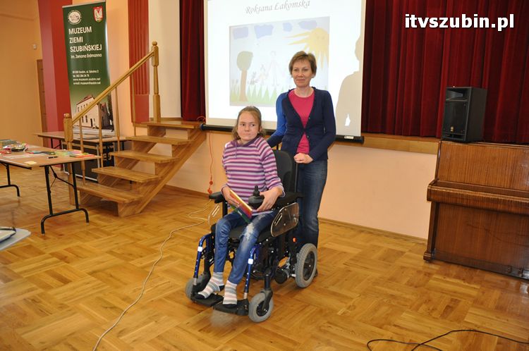 Uroczyste wręczenie nagród w konkursie plastycznym pn. ?Moja mama, mój tata i ja?