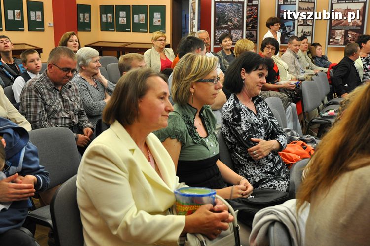 Uroczyste wręczenie nagród w konkursie plastycznym pn. ?Moja mama, mój tata i ja?