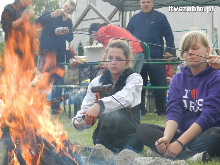 Szubińscy licealiści na kajakowym spływie Notecią