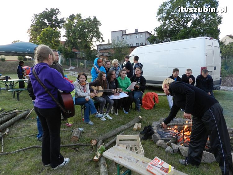Szubińscy licealiści na kajakowym spływie Notecią