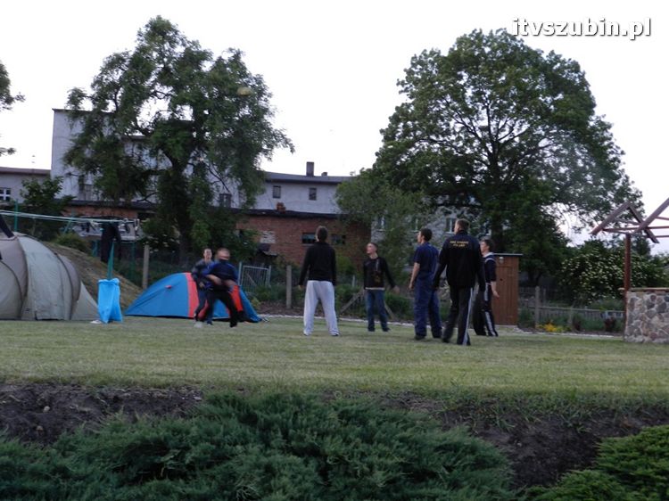 Szubińscy licealiści na kajakowym spływie Notecią