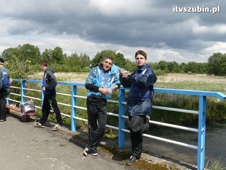 Szubińscy licealiści na kajakowym spływie Notecią