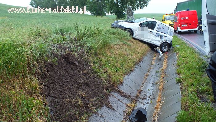 Kolizja dwóch samochodów pomiędzy Paterkiem a Wieszkami