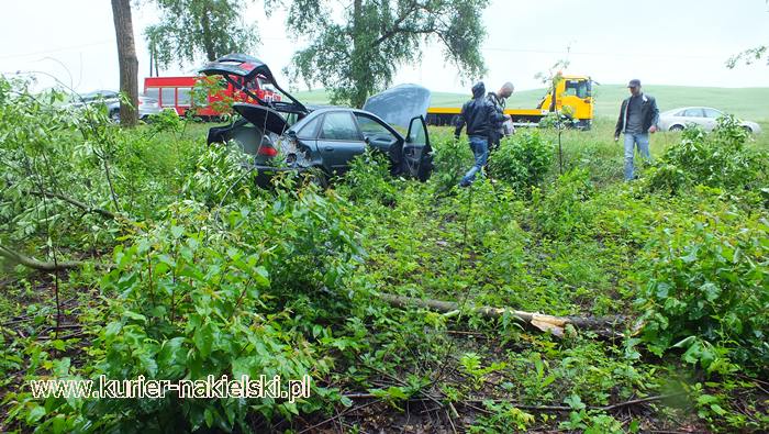Kolizja dwóch samochodów pomiędzy Paterkiem a Wieszkami