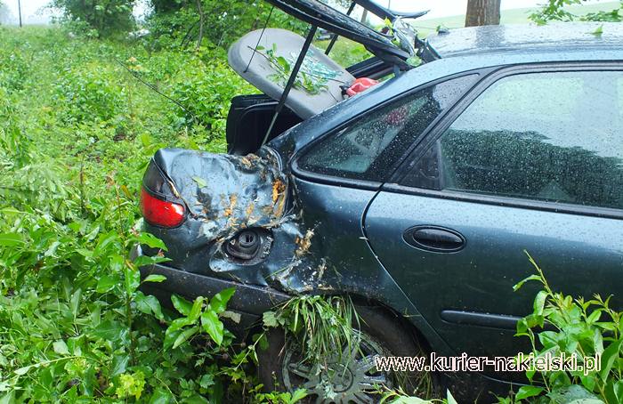 Kolizja dwóch samochodów pomiędzy Paterkiem a Wieszkami