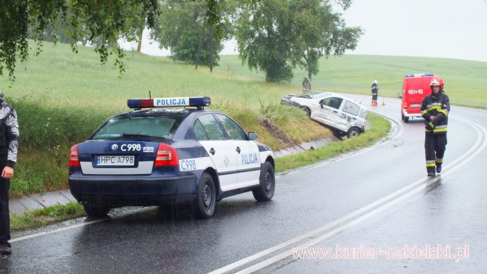 Kolizja dwóch samochodów pomiędzy Paterkiem a Wieszkami