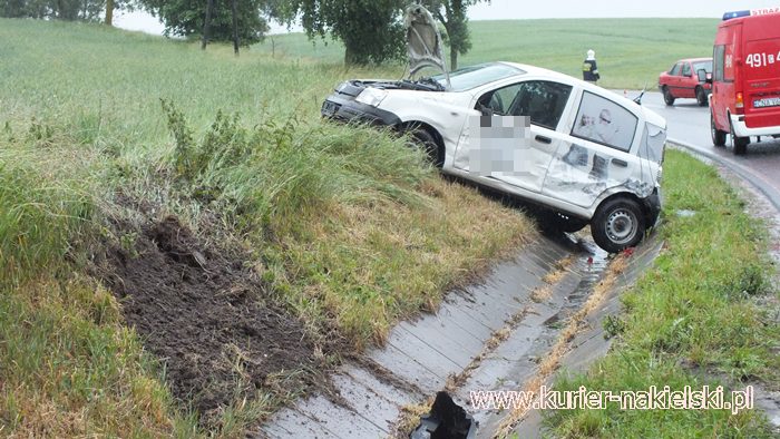 Kolizja dwóch samochodów pomiędzy Paterkiem a Wieszkami