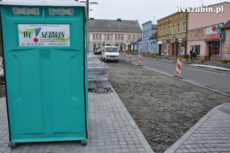 Kolejny demontaż kostki z parkingu przy szubiński rynku