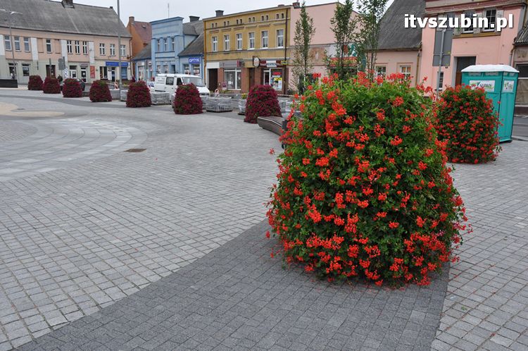 Kolejny demontaż kostki z parkingu przy szubiński rynku