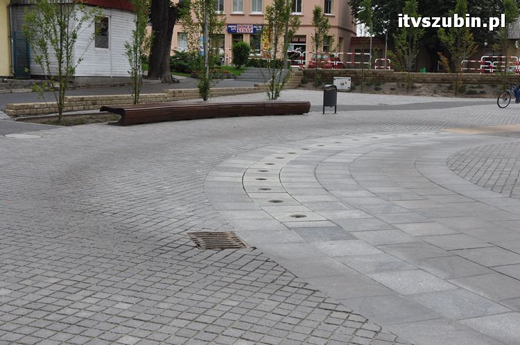 Kolejny demontaż kostki z parkingu przy szubiński rynku