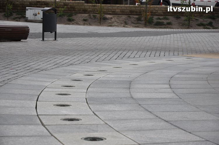 Kolejny demontaż kostki z parkingu przy szubiński rynku