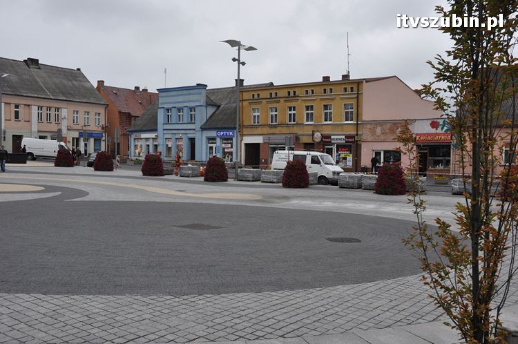 Kolejny demontaż kostki z parkingu przy szubiński rynku