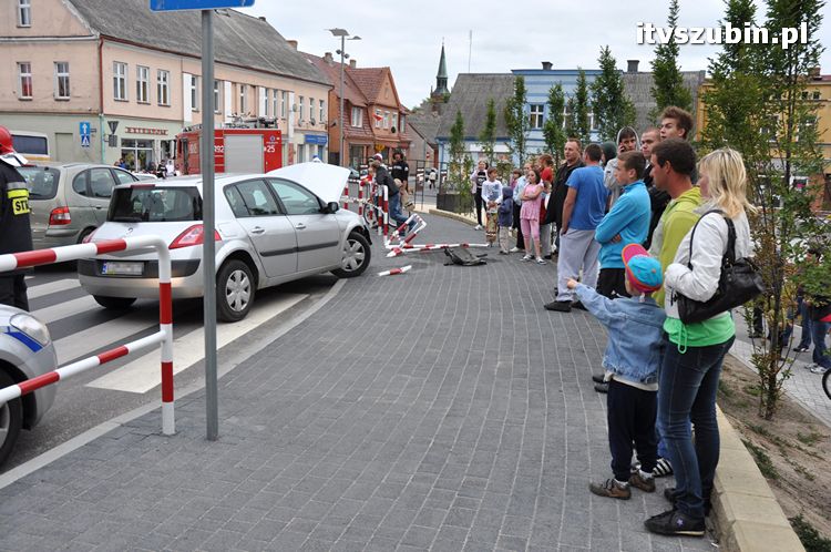 Kolejne dwie barierki skasowane na szubińskim rynku
