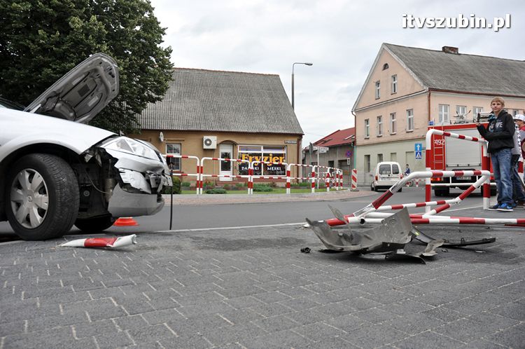 Kolejne dwie barierki skasowane na szubińskim rynku