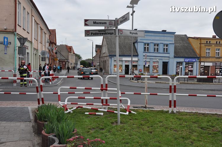 Kolejne dwie barierki skasowane na szubińskim rynku