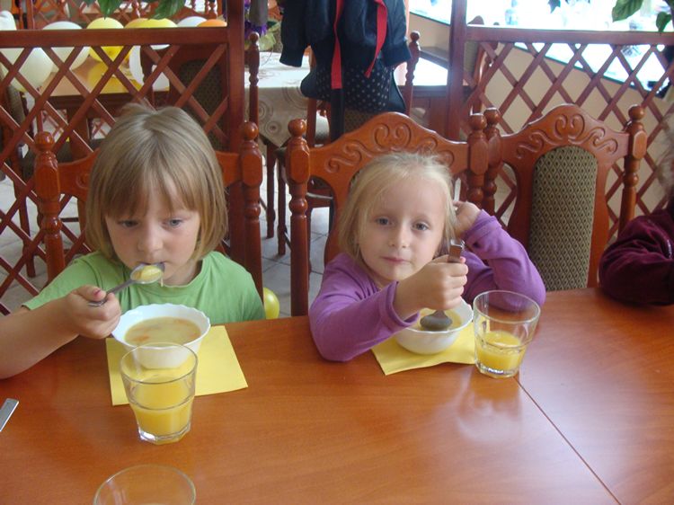 Przedszkolaki ze Słoneczka w restauracji