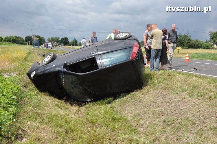 Kolizja dwóch osobówek w Zalesiu k. Szubina