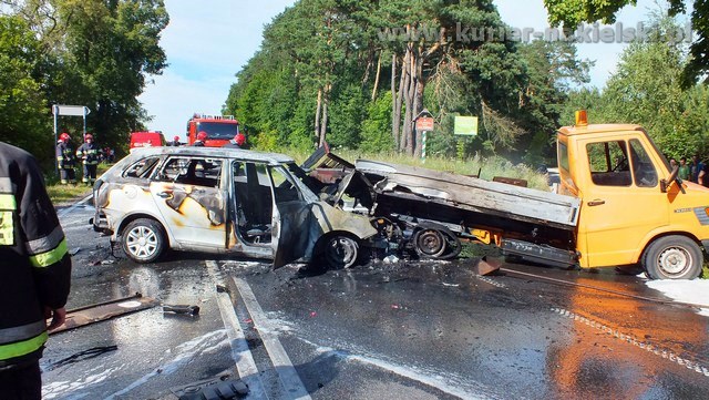 Skoda spłonęła całkowicie. Kierowca poszkodowany