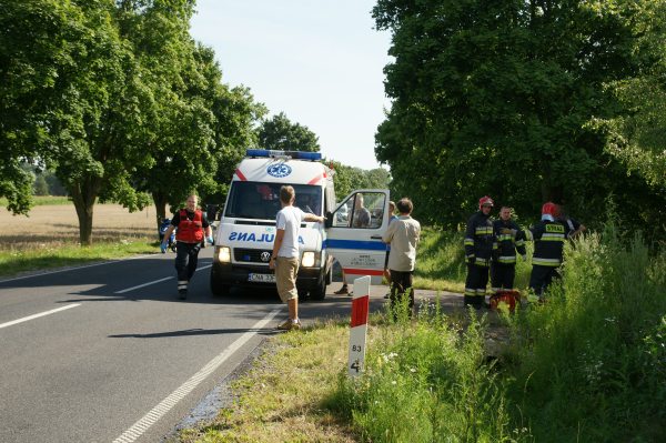 Skoda spłonęła całkowicie. Kierowca poszkodowany