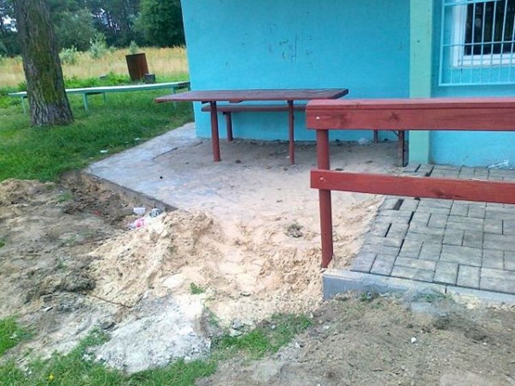 Kostka przy boisku VICTORII