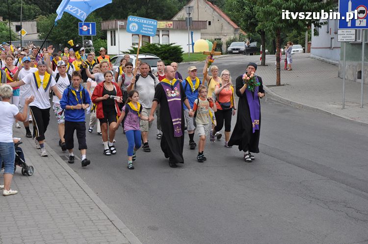 Pielgrzymi z Kościerzyny idący na Jasną Górę nocowali w Szubinie