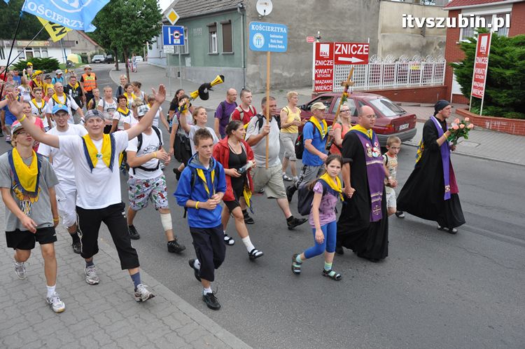 Pielgrzymi z Kościerzyny idący na Jasną Górę nocowali w Szubinie