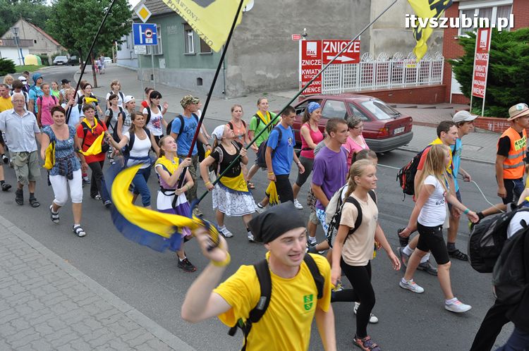 Pielgrzymi z Kościerzyny idący na Jasną Górę nocowali w Szubinie