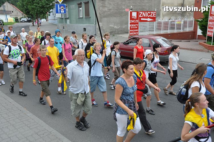 Pielgrzymi z Kościerzyny idący na Jasną Górę nocowali w Szubinie