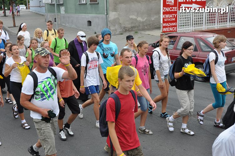 Pielgrzymi z Kościerzyny idący na Jasną Górę nocowali w Szubinie