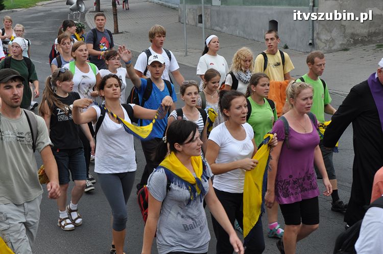 Pielgrzymi z Kościerzyny idący na Jasną Górę nocowali w Szubinie