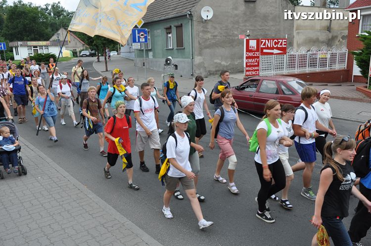 Pielgrzymi z Kościerzyny idący na Jasną Górę nocowali w Szubinie
